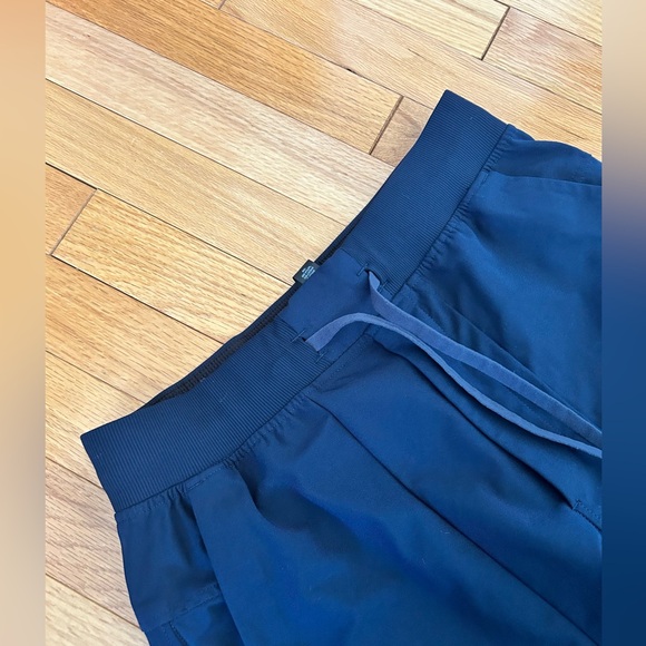 Lululemon Joggers Size Medium - Picture 13 of 14